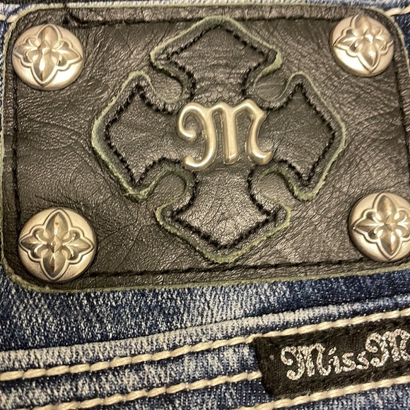 Miss Me Mid- Rise Boot Jeans Size 28 with embroidery Rhinestones and Pearls - Picture 4 of 7